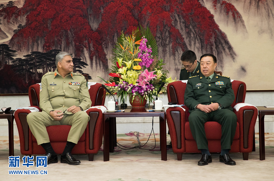 3月16日，中央軍委副主席范長龍會見來訪的巴基斯坦陸軍參謀長巴杰瓦。   新華社記者琚振華攝