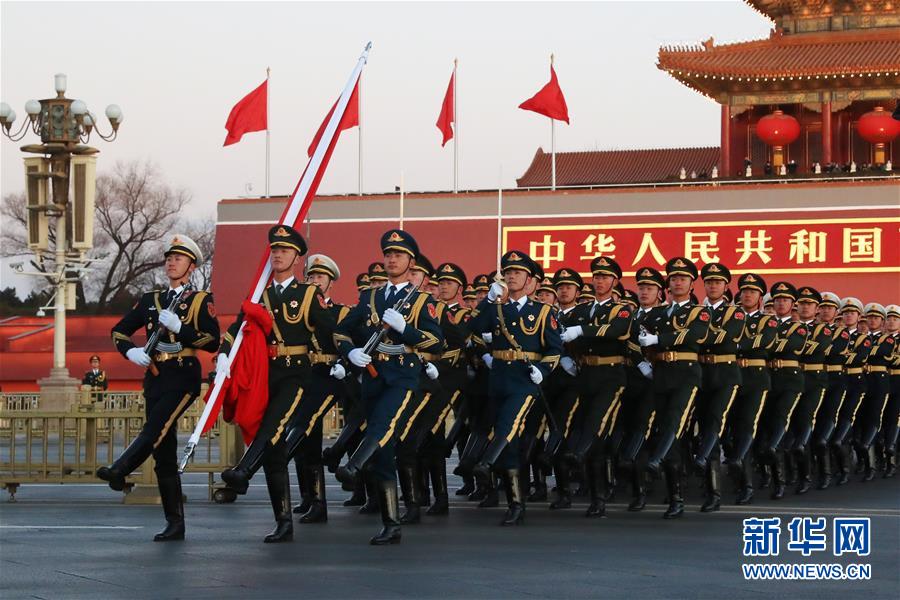 （社會(huì)）（3）人民解放軍首次執(zhí)行天安門廣場(chǎng)升國(guó)旗任務(wù)