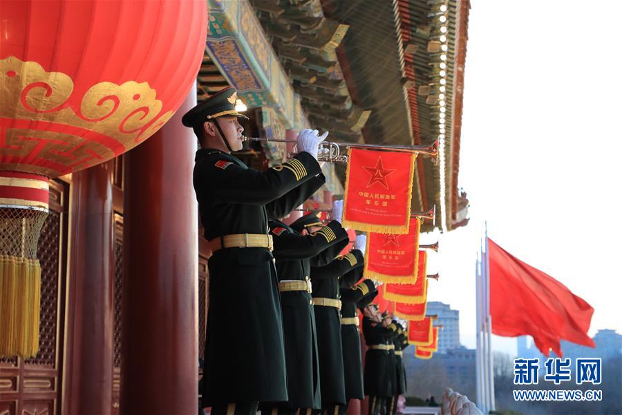 （社會(huì)）（7）人民解放軍首次執(zhí)行天安門廣場升國旗任務(wù)