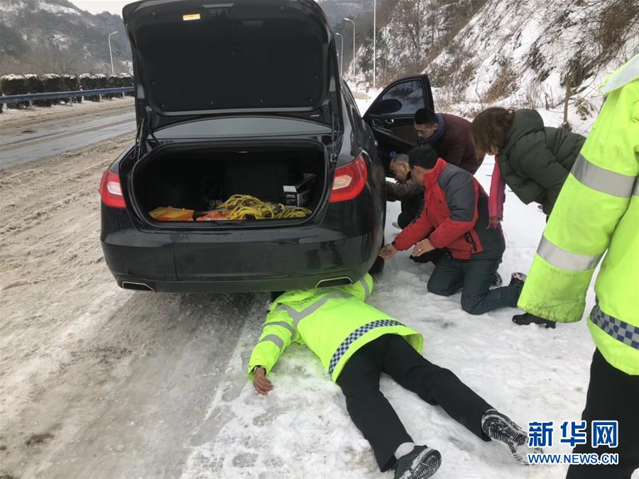 （新華全媒頭條）（4）雨雪冰凍中，他們奮力前行——基層黨員干群抗擊冰雪災(zāi)害紀(jì)實(shí)