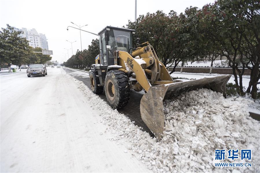 （新華全媒頭條）（9）雨雪冰凍中，他們奮力前行——基層黨員干群抗擊冰雪災(zāi)害紀(jì)實(shí)