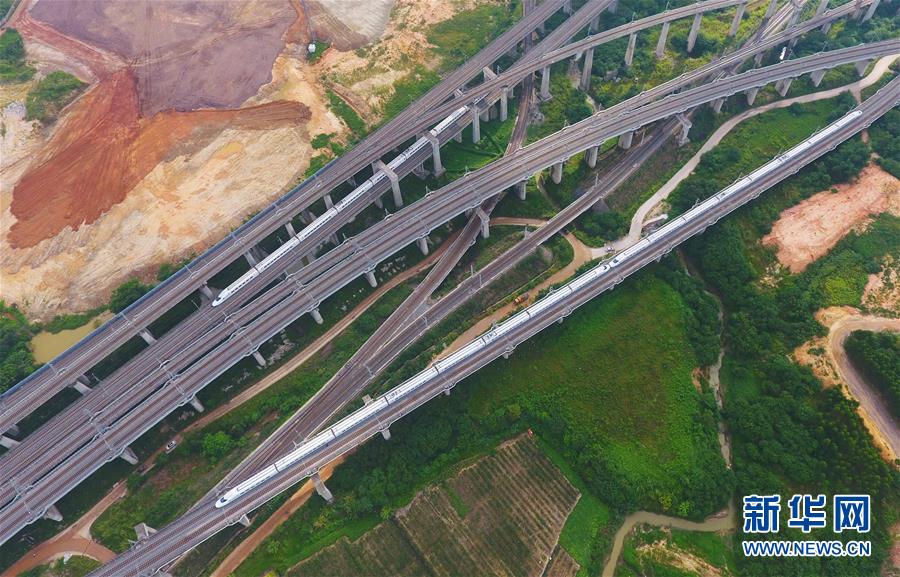 （經(jīng)濟）（3）全國鐵路實行新列車運行圖