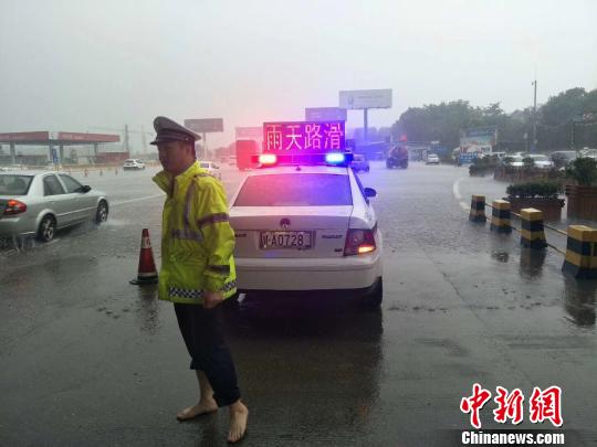 成都遭遇強(qiáng)降雨天氣過(guò)程蒲江降雨量已超300毫米