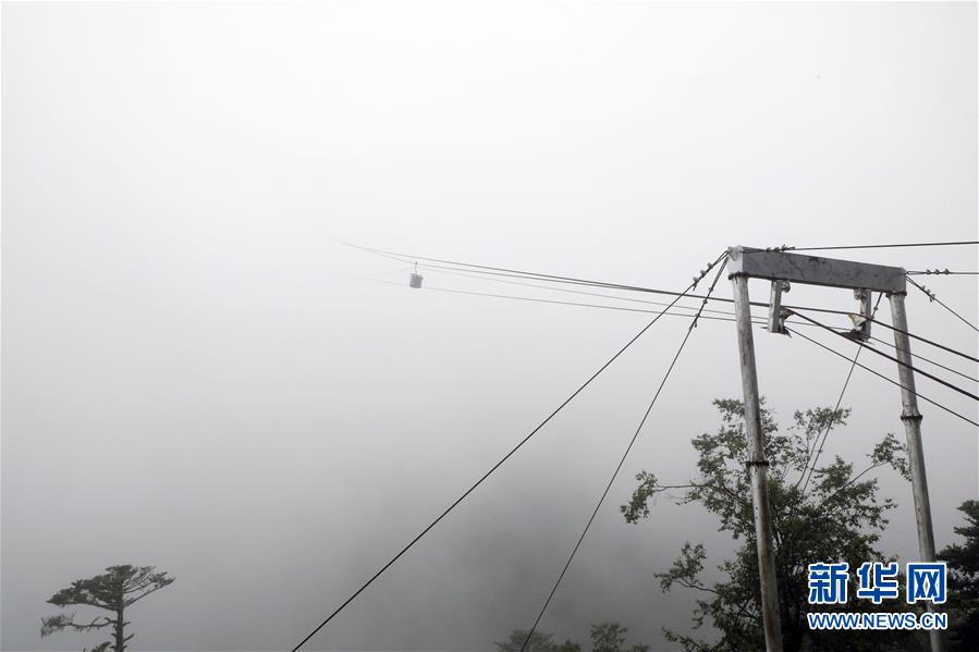 （圖文互動）（8）特寫：“八一”禮物，飛向云端哨所