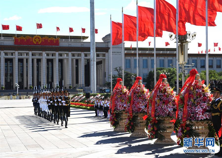 （新華全媒頭條·圖文互動）（3）致敬英烈 捍衛(wèi)榮光——寫在英雄烈士保護(hù)法實(shí)施后首個烈士紀(jì)念日