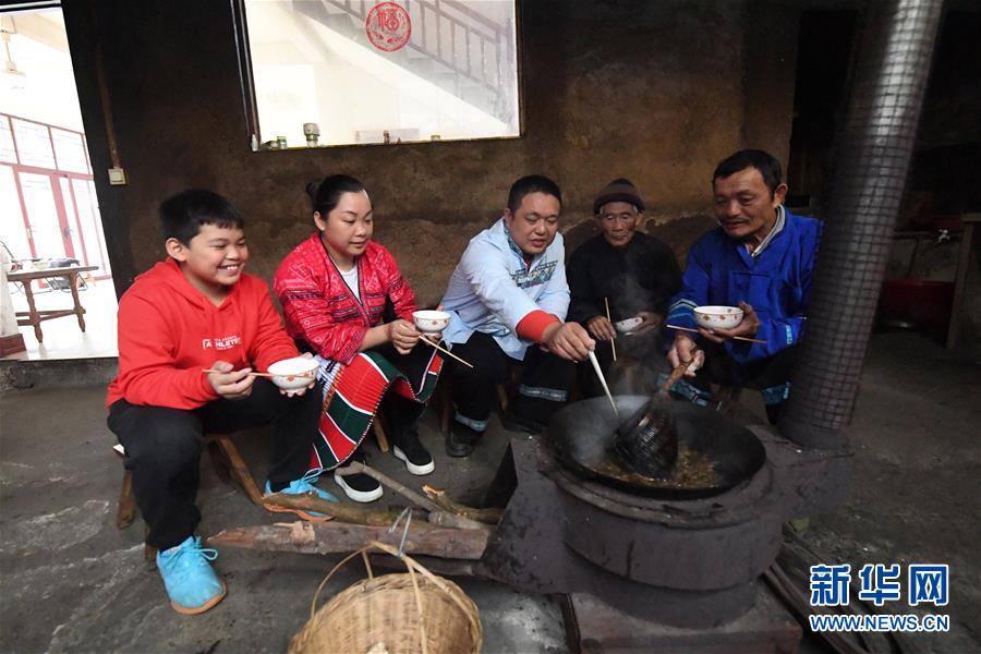 （輝煌60年·壯美新廣西·圖文互動）（2）和睦相處一家親 攜手并進謀發(fā)展——廣西民族團結發(fā)展觀察