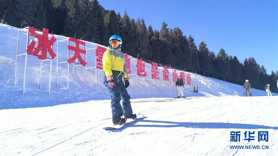 （新春走基層·圖文互動）（3）新疆“新年俗”：動物王國學(xué)知識 冰雪世界強(qiáng)身體