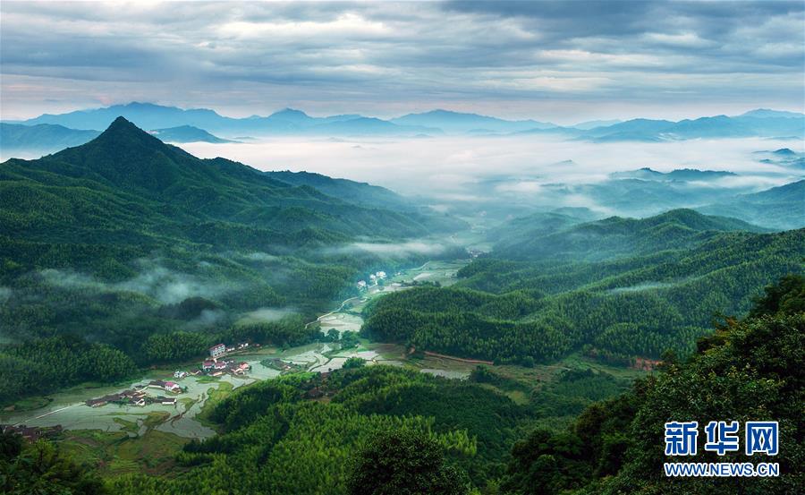 （兩會前夕看落實·圖文互動）（4）奮力脫貧攻堅 生態(tài)追“清”逐“綠”——江西落實習(xí)近平總書記全國兩會重要講話精神紀實