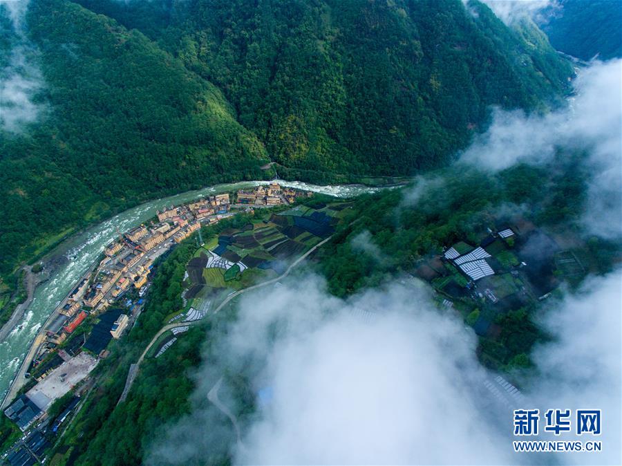 （壯麗70年·奮斗新時代·圖文互動）（1）獨龍江畔，這個民族“一躍千年”