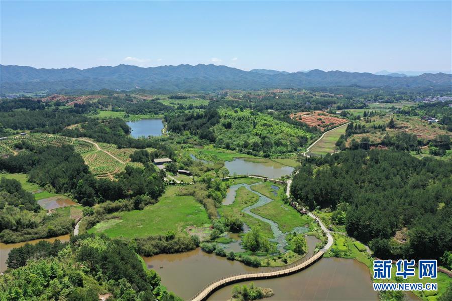 (壯麗70年·奮斗新時代·圖文互動）（2）福建長?。簱Q顏“山光水濁” 永駐綠水青山