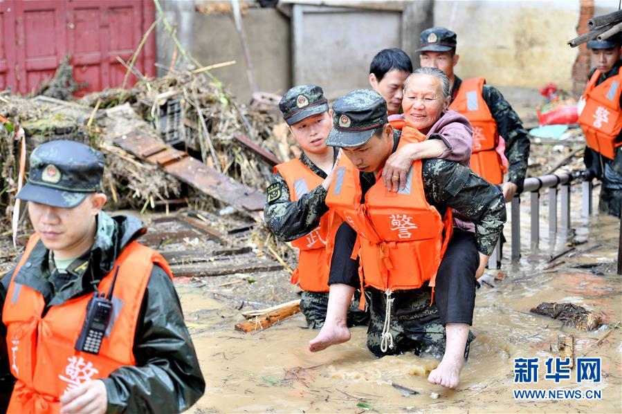 （新華全媒頭條·圖文互動(dòng)）（5）沿著中國特色強(qiáng)軍之路闊步前進(jìn)——黨中央、中央軍委領(lǐng)導(dǎo)推進(jìn)國防和軍隊(duì)建設(shè)70年紀(jì)實(shí)