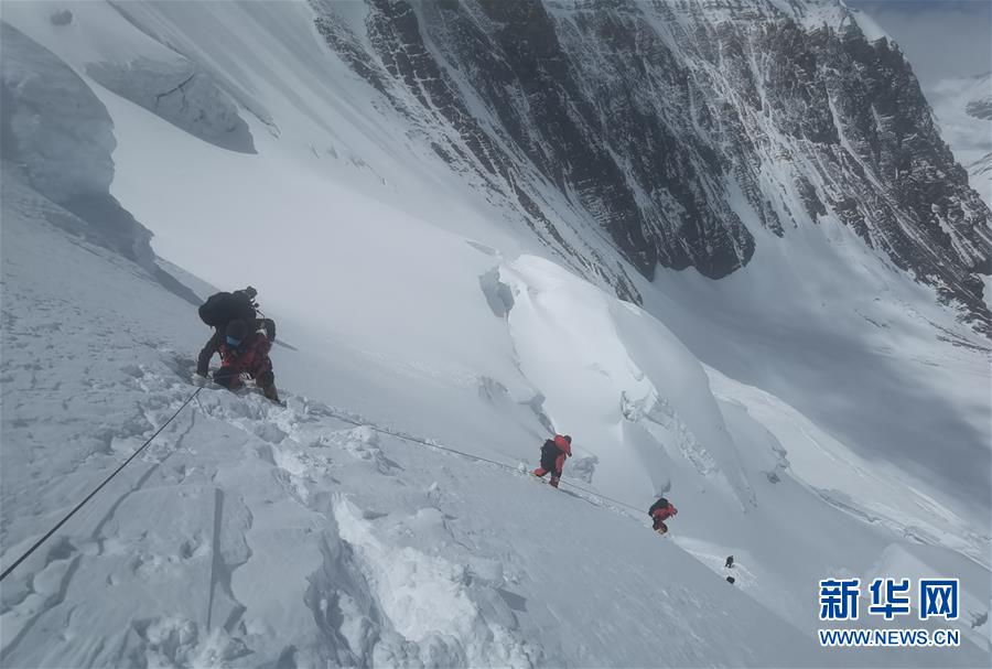 （2020珠峰高程測(cè)量）（2）受天氣影響 至珠峰峰頂攀登路線(xiàn)未修通