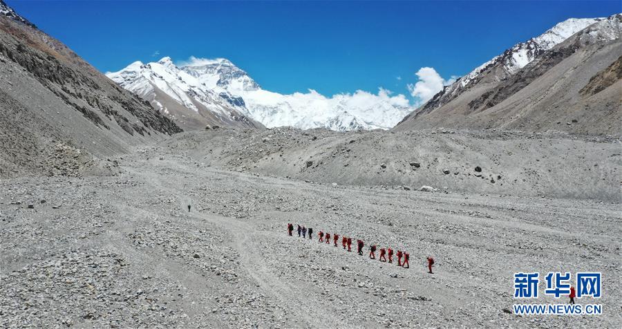 （2020珠峰高程測(cè)量）（1）有望22日登頂 測(cè)量登山隊(duì)再次向珠峰發(fā)起挑戰(zhàn)