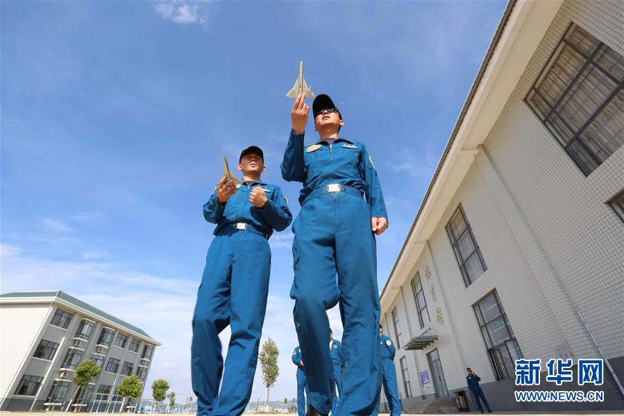 （圖文互動）（3）5290小時！中國空軍殲擊機飛行紀(jì)錄保持者光榮停飛