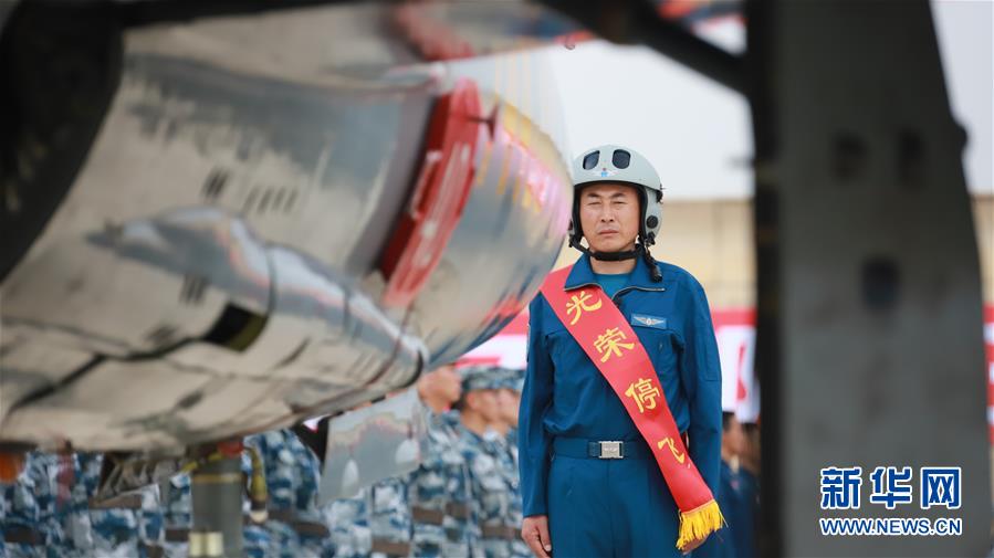 （圖文互動）（7）5290小時！中國空軍殲擊機飛行紀(jì)錄保持者光榮停飛