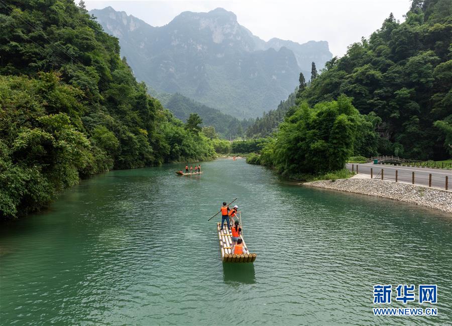 （新華全媒頭條·圖文互動(dòng)）（1）線上線下消費(fèi)升溫 文旅活動(dòng)邁上“云端”——端午假期透視我國經(jīng)濟(jì)高質(zhì)量發(fā)展新動(dòng)力