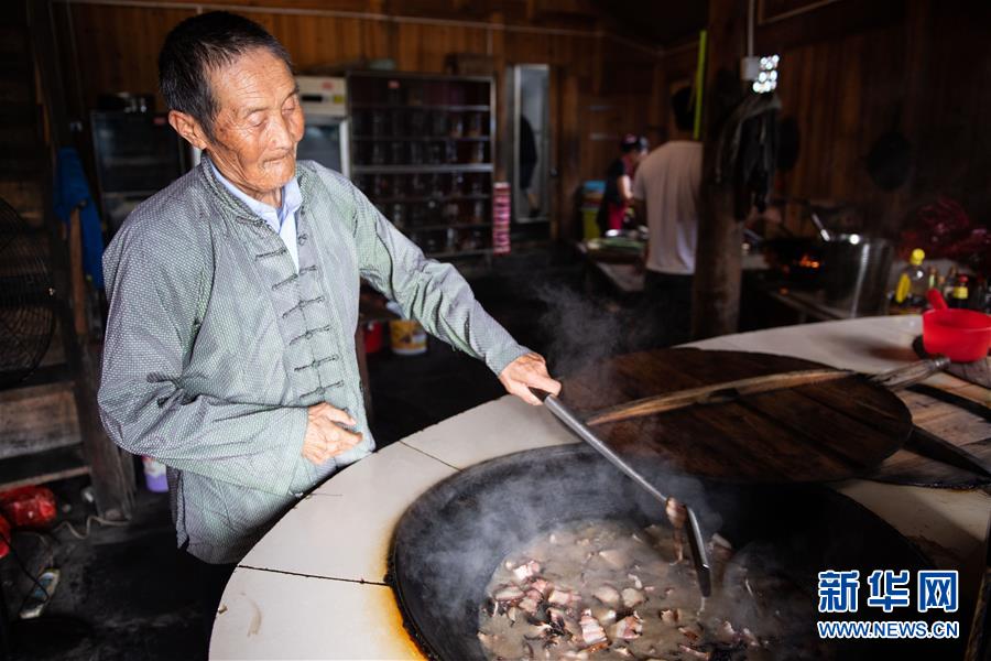 （新華全媒頭條·走向我們的小康生活·圖文互動）（8）那山，那人，那苗寨——十八洞村三代人的奮斗史