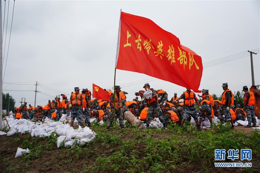 （防汛抗洪·圖文互動(dòng)）（4）洪水不退，子弟兵誓死不退——解放軍和武警部隊(duì)官兵參與洪澇災(zāi)害搶險(xiǎn)救援記事