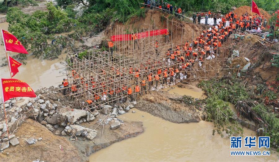 （防汛抗洪·圖文互動(dòng)）（10）洪水不退，子弟兵誓死不退——解放軍和武警部隊(duì)官兵參與洪澇災(zāi)害搶險(xiǎn)救援記事