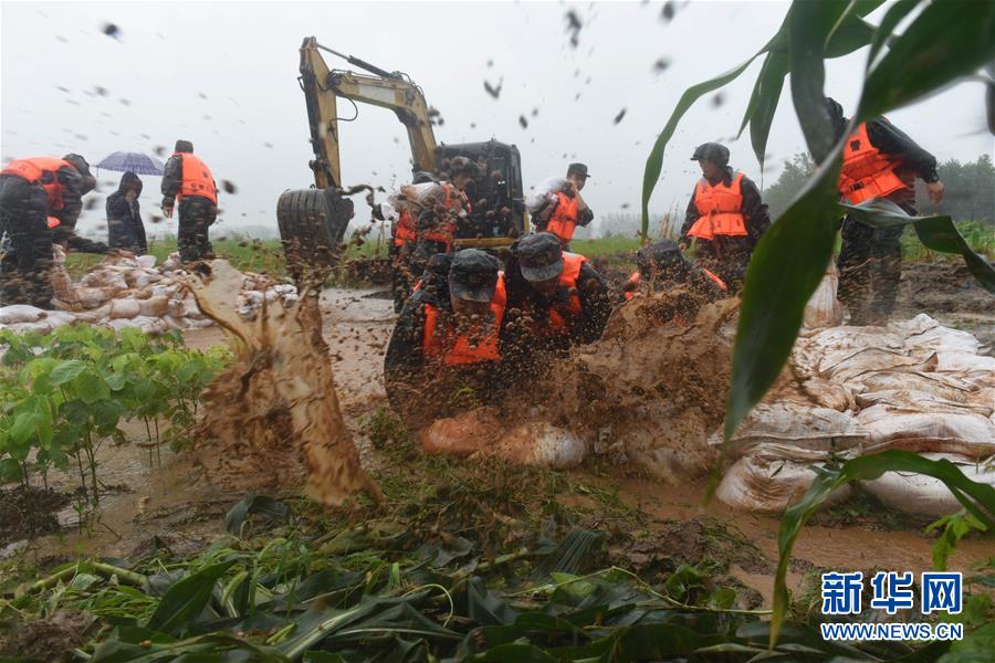 （防汛抗洪·圖文互動）（5）解放軍和武警抗洪搶險(xiǎn)部隊(duì)各級黨組織充分發(fā)揮戰(zhàn)斗堡壘作用