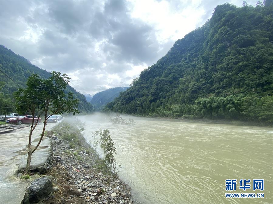 （防汛抗洪·圖文互動）（1）山洪襲來前，澧水河畔大轉(zhuǎn)移