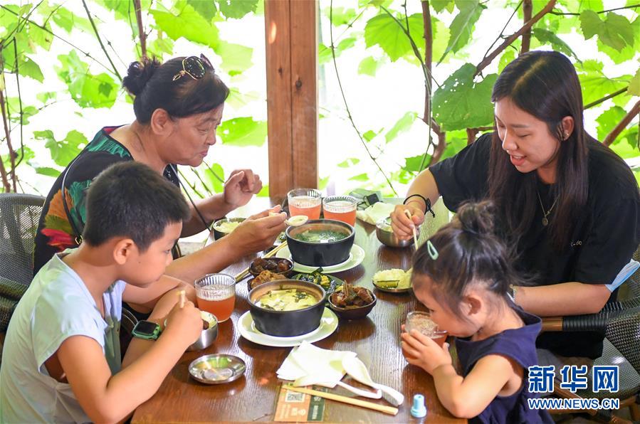 （在習(xí)近平新時代中國特色社會主義思想指引下——新時代新作為新篇章·習(xí)近平總書記關(guān)切事·圖文互動）（6）珍惜盤中餐，狠剎浪費風(fēng)——各地積極行動堅決制止餐飲浪費