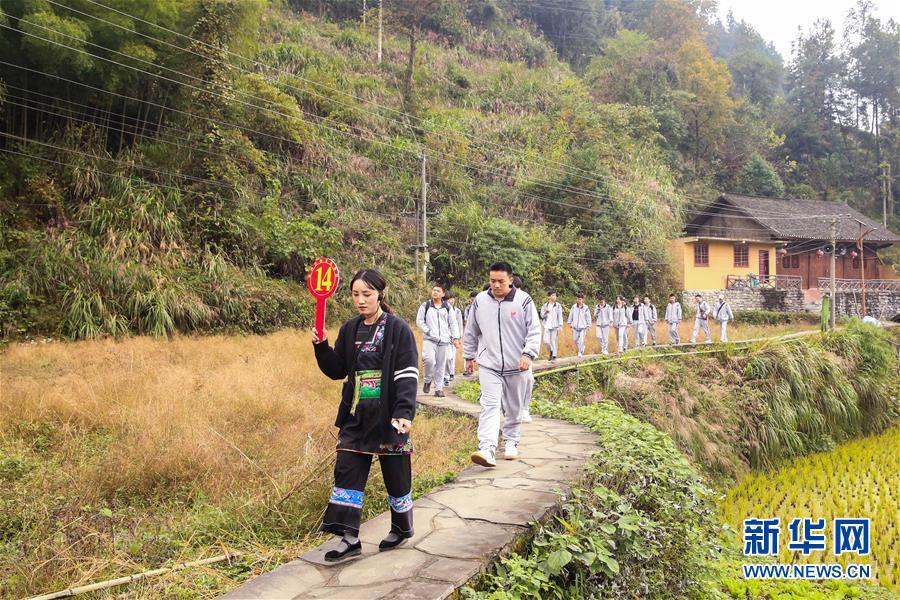 （在習近平新時代中國特色社會主義思想指引下——新時代新作為新篇章·習近平總書記關切事·圖文互動）（3）精準扶貧7年，十八洞村“長”出10余種新職業(yè)