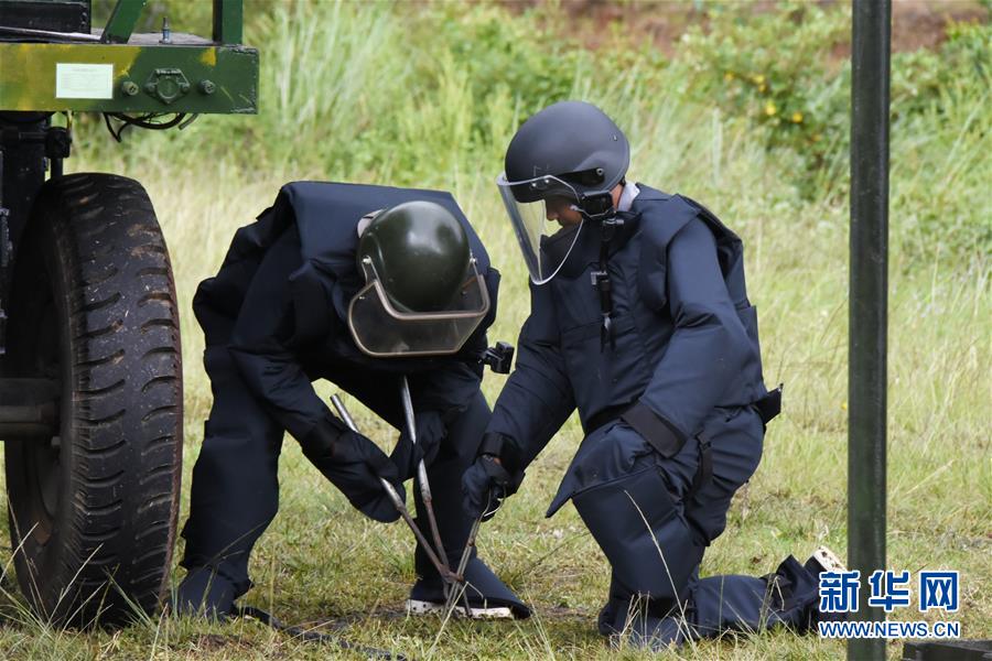 （在習(xí)近平強(qiáng)軍思想指引下·我們在戰(zhàn)位報(bào)告·圖文互動(dòng)）（4）牢記統(tǒng)帥囑托  做刀尖上的舞者——記聯(lián)勤保障部隊(duì)某報(bào)廢武器彈藥銷毀站參謀長陳雪禮