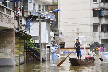 洪水來時(shí)，那暖心的民間救援