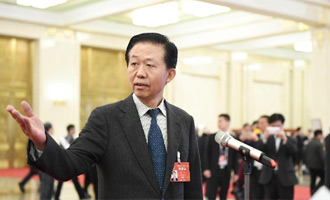 財政部部長接受采訪