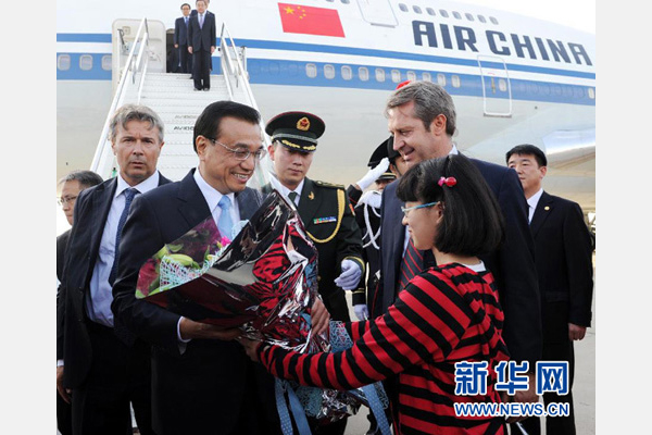 10月14日，國務(wù)院總理李克強乘專機抵達羅馬，開始對意大利進行正式訪問。新華社記者 饒愛民 攝