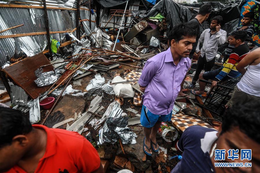 （國(guó)際）（1）印度孟買降雨引發(fā)墻體垮塌致16人死亡