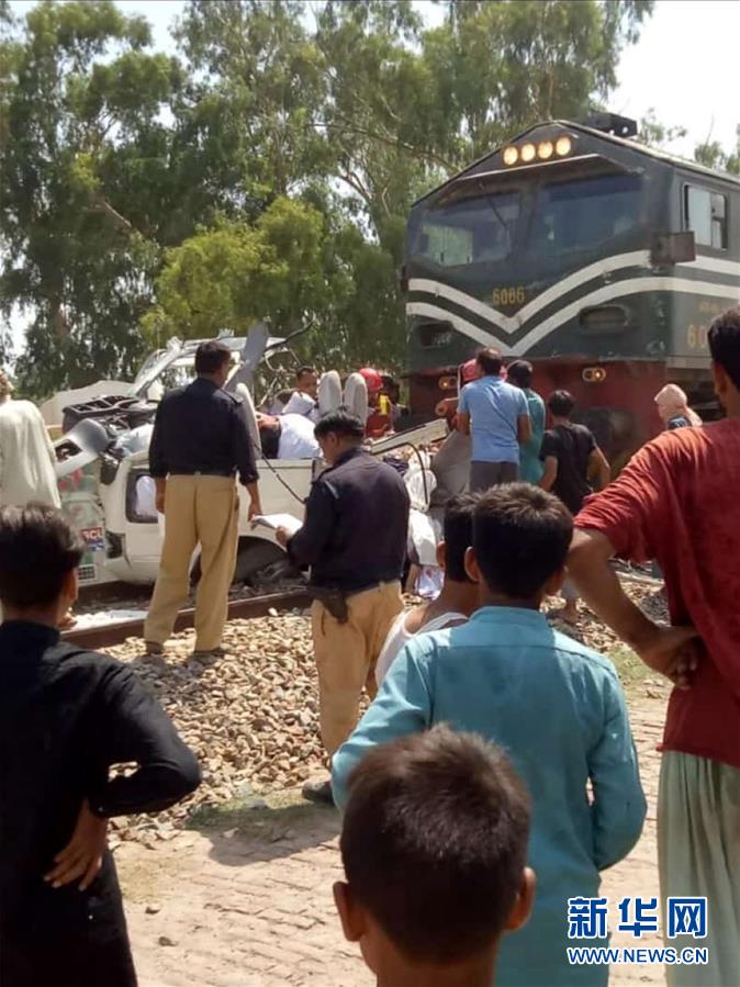 （國際）（6）巴基斯坦客運(yùn)列車和巴士相撞事故致19人死亡