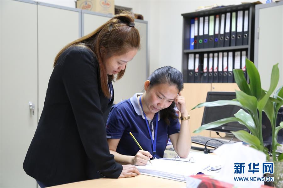 （國際·圖文互動）（1）通訊：“信守承諾，一諾千金”——一個老撾女孩在中國企業(yè)的十年成長史