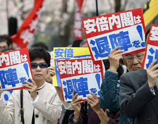 麻煩重重 安倍難逃“森友劫”？