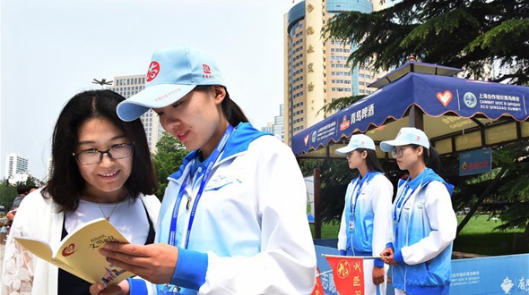 近2萬名城市運行志愿者上崗服務上合青島峰會