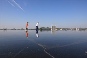 貴陽：“天空之鏡”引客來